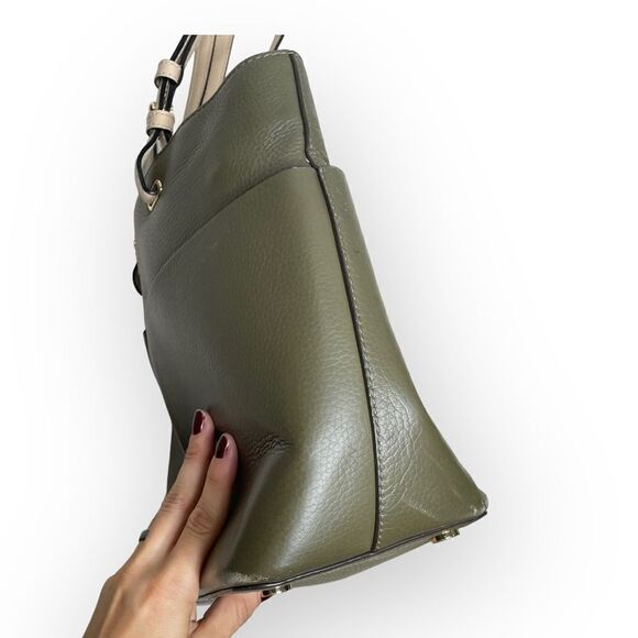 Michael Kors Bedford Medium Soft Leather Tote in Green - Picture 7 of 16